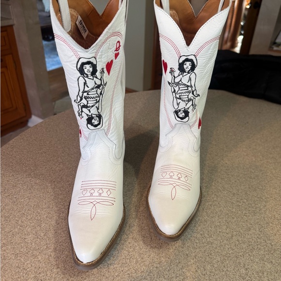 Dingo White Women's Western Boots with Red Queen of Hearts - Picture 2 of 6